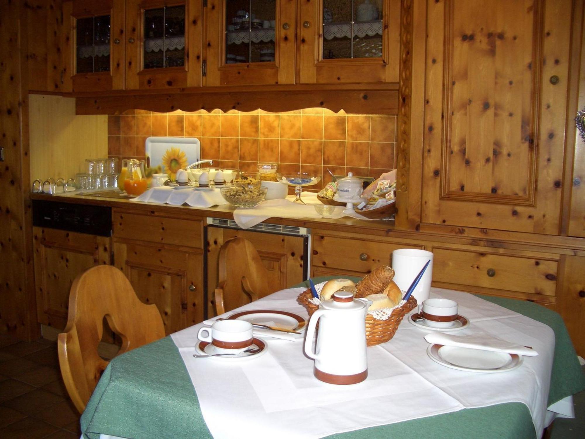 Gaestehaus Burgi Fuegen Luaran gambar