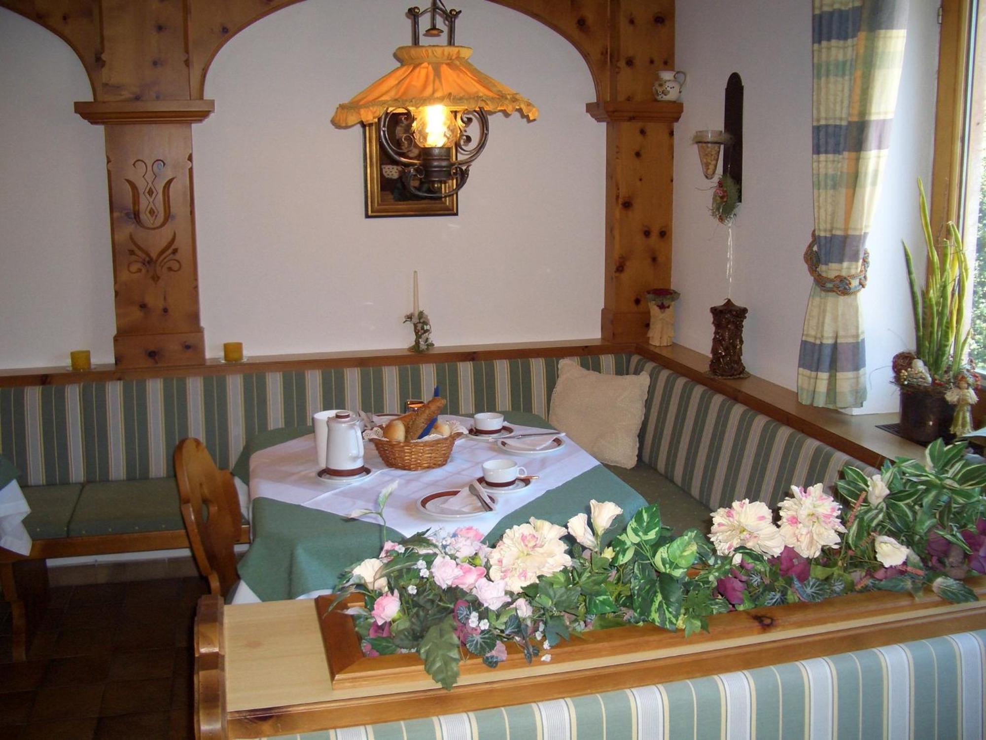 Gaestehaus Burgi Fuegen Luaran gambar